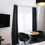 Triangle 호텔 *