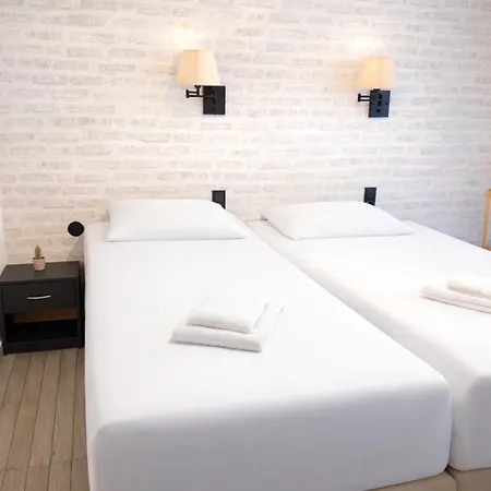 Hotel Triangle *