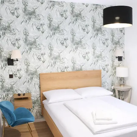 Hotel Triangle *