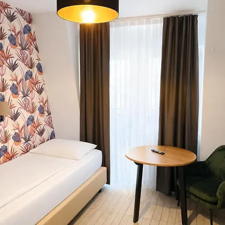 Triangle Hotel