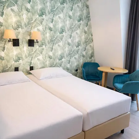 Hotel Triangle *