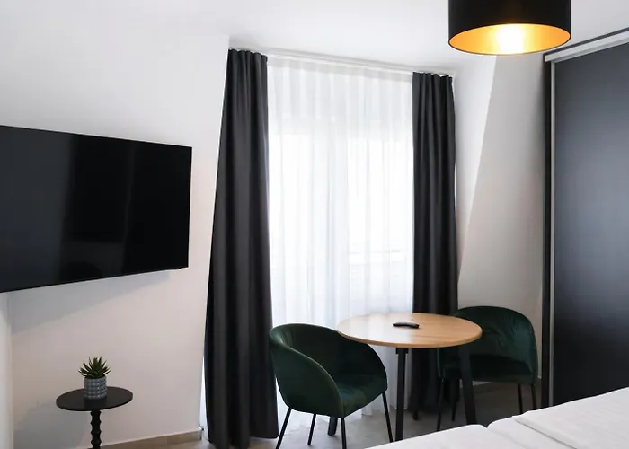 Triangle Ξενοδοχείο *